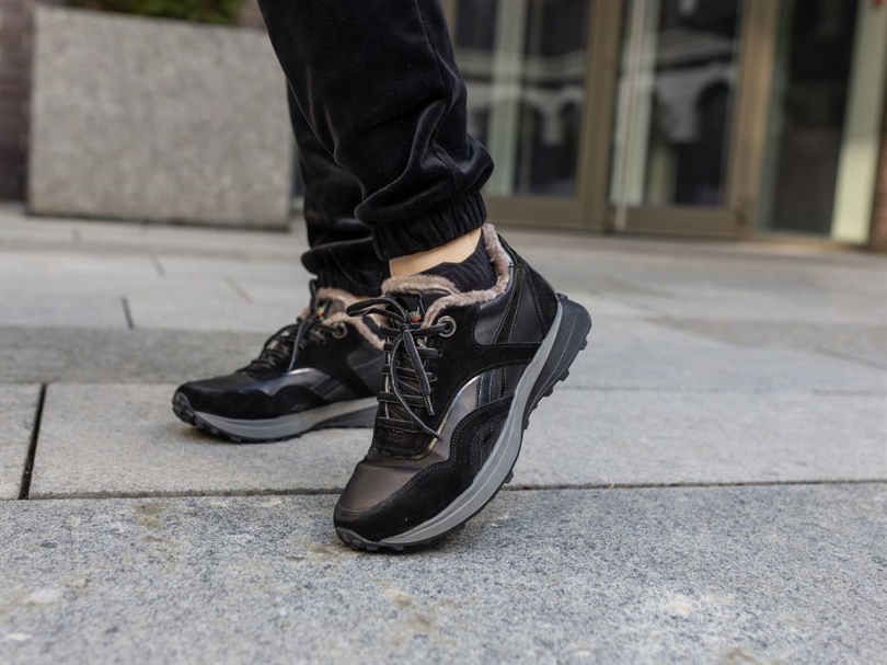 TRENDOVI: Zašto obožavamo „dad sneakers”, ružne tenisice?