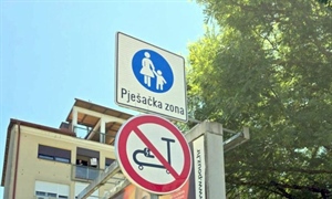 ZAPREŠIĆ: Prvi hrvatski grad sa znakovima zabrane vožnje električnih romobila u pješačkim zonama