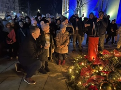 ZAPREŠIĆ: Upaljena prva svijeća nade 2025. na Najslađem Adventu