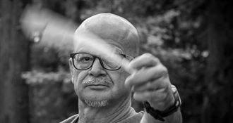 LIKOVNA SCENA: Čarolija tuša Alfreda Freddya Krupe