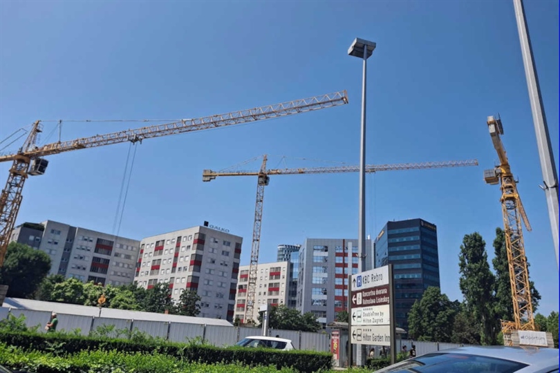 STATISTIKA: BDP raste, ali gospodarska dinamika usporava!