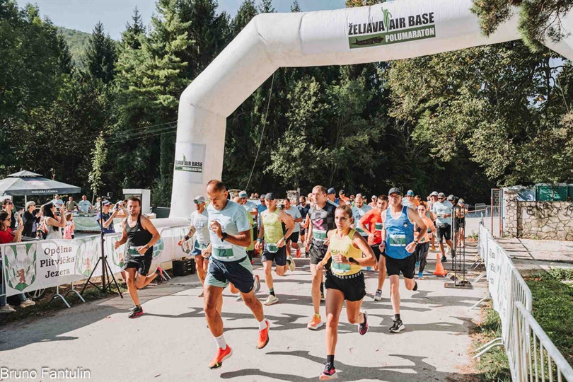 Velika međunarodna atletska utrka na aerodromu Željava