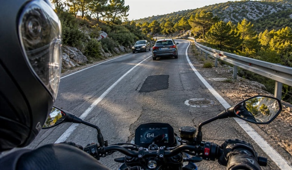 MOTO FELJTON (3): Kako motociklist vidi cestu?